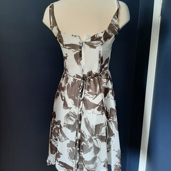 Brown and wife chefan dress - Picture 3 of 4